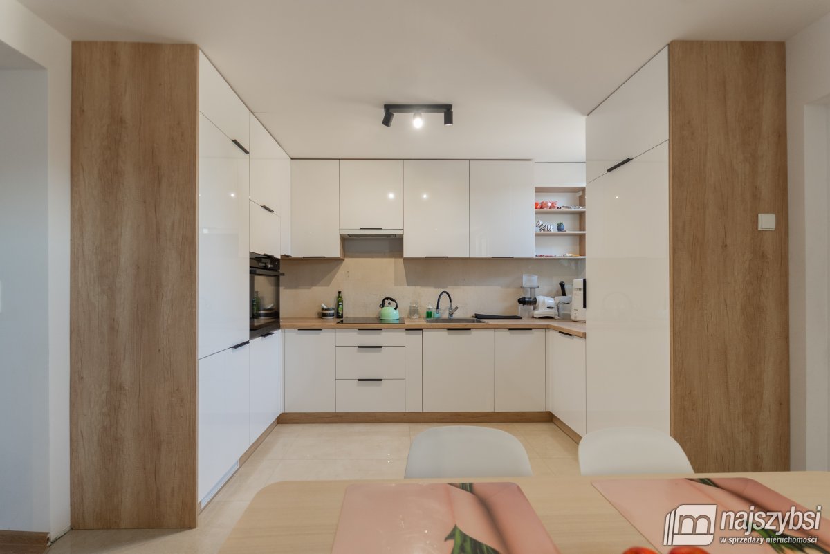 Bienice - hale  z budynkiem  mieszkalnym (18)