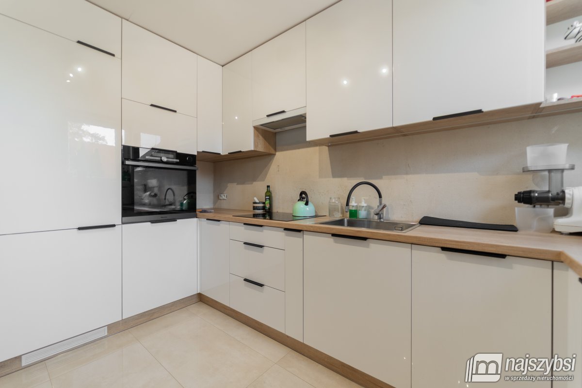 Bienice - hale  z budynkiem  mieszkalnym (19)