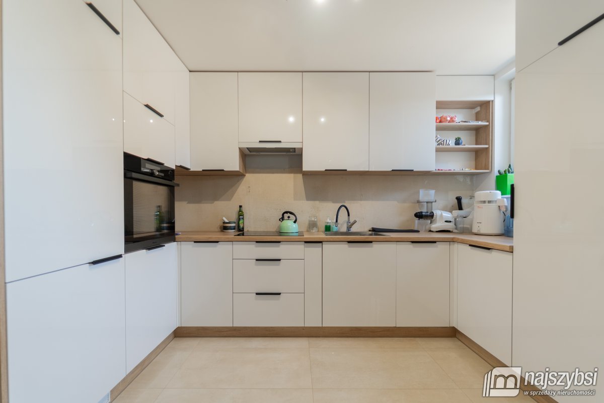 Bienice - hale  z budynkiem  mieszkalnym (20)