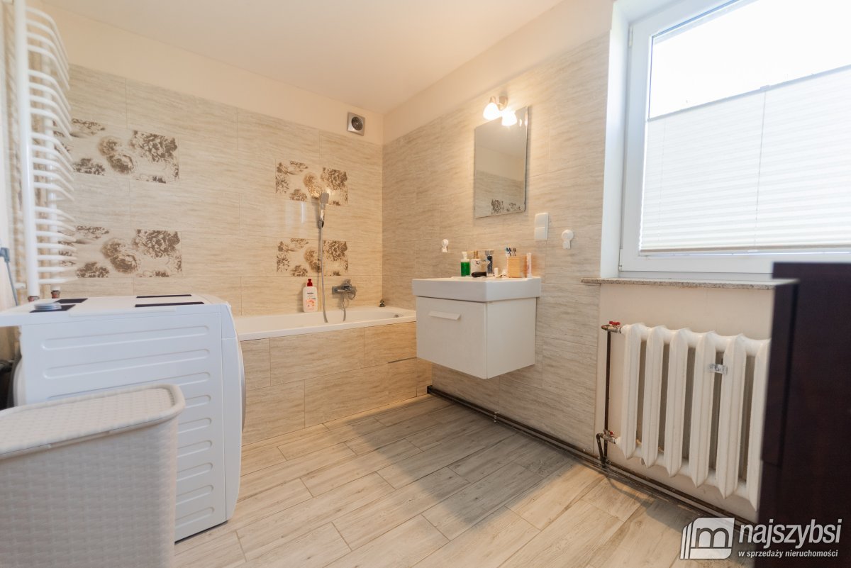 Bienice - hale  z budynkiem  mieszkalnym (21)