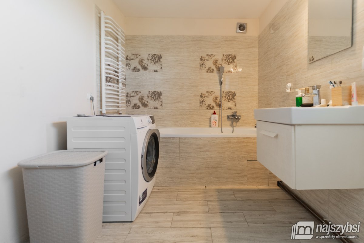 Bienice - hale  z budynkiem  mieszkalnym (22)