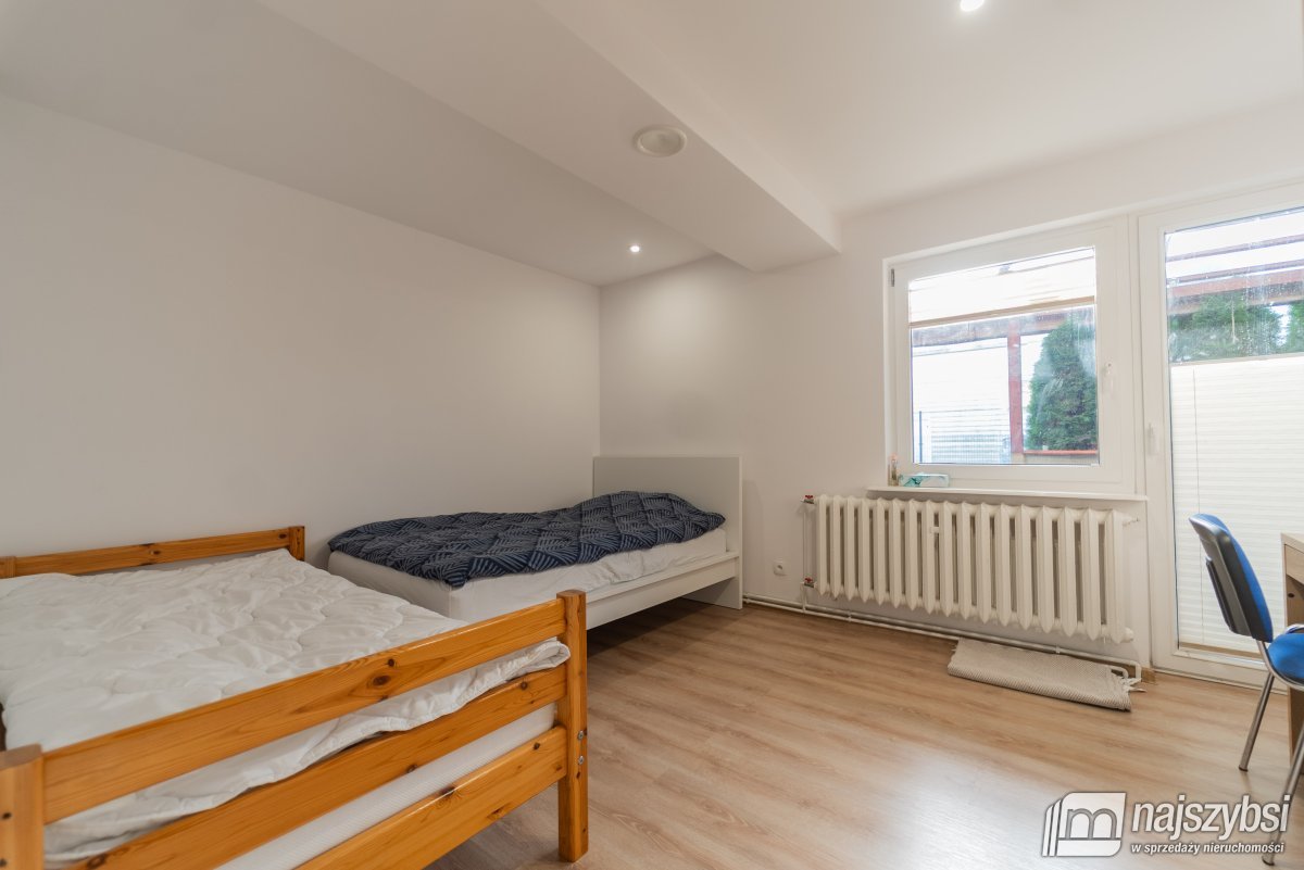 Bienice - hale  z budynkiem  mieszkalnym (23)