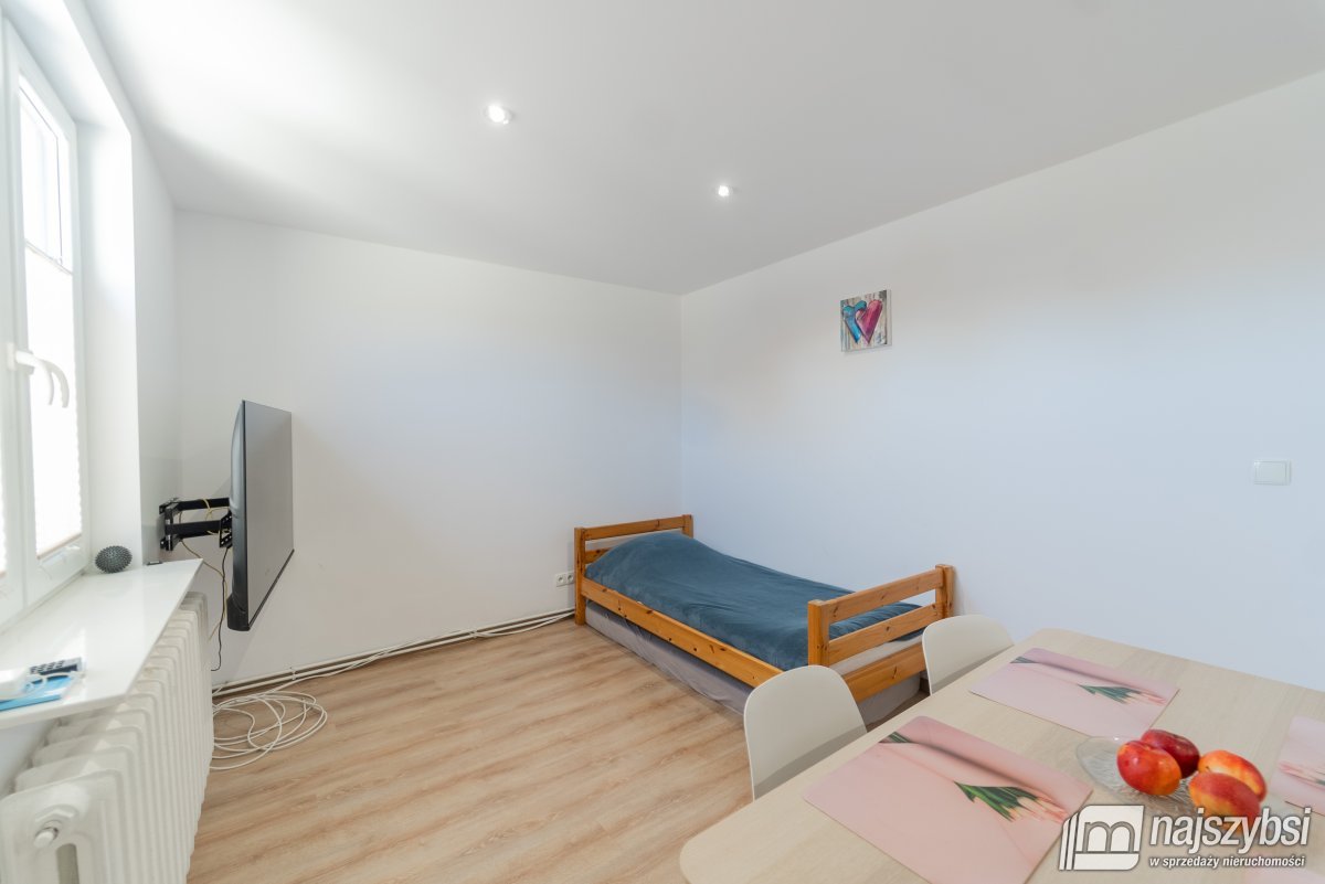 Bienice - hale  z budynkiem  mieszkalnym (25)