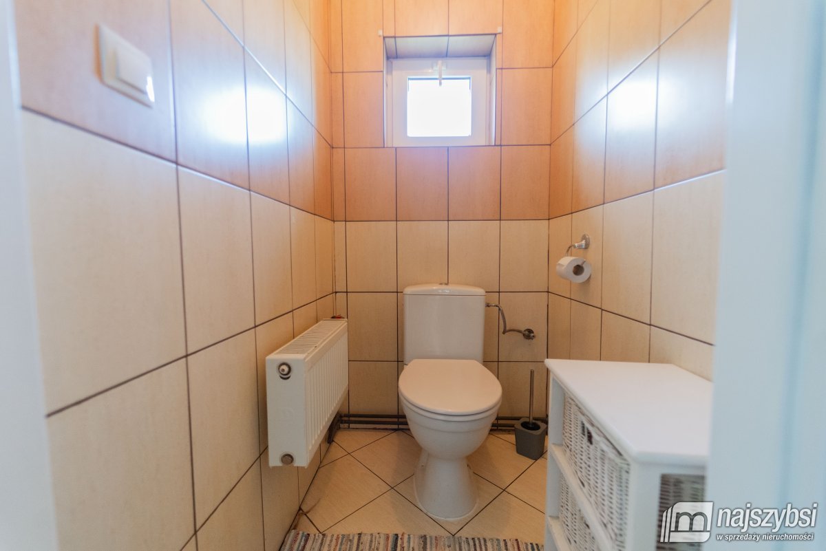 Bienice - hale  z budynkiem  mieszkalnym (27)