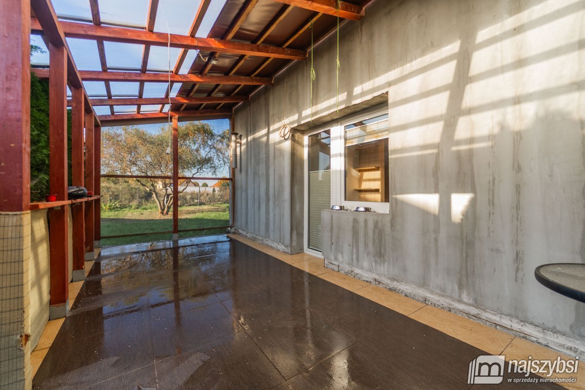 Bienice - hale  z budynkiem  mieszkalnym (28)