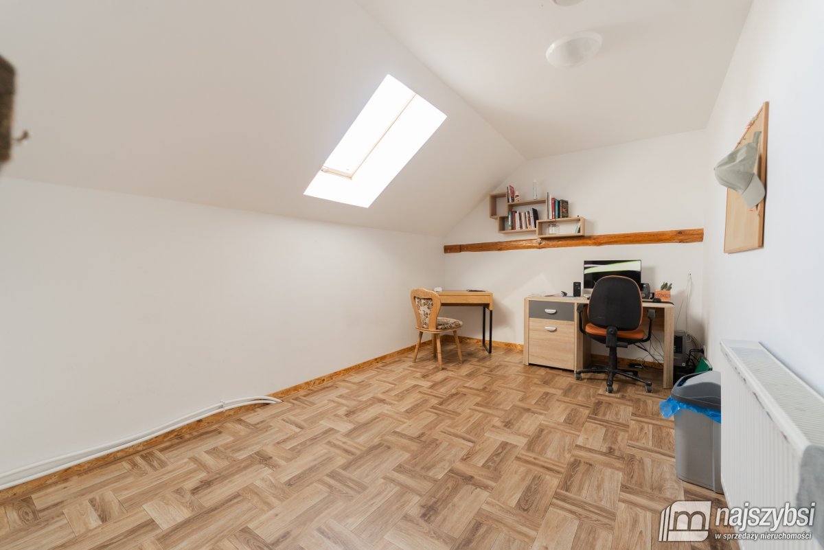 Bienice - hale  z budynkiem  mieszkalnym (29)