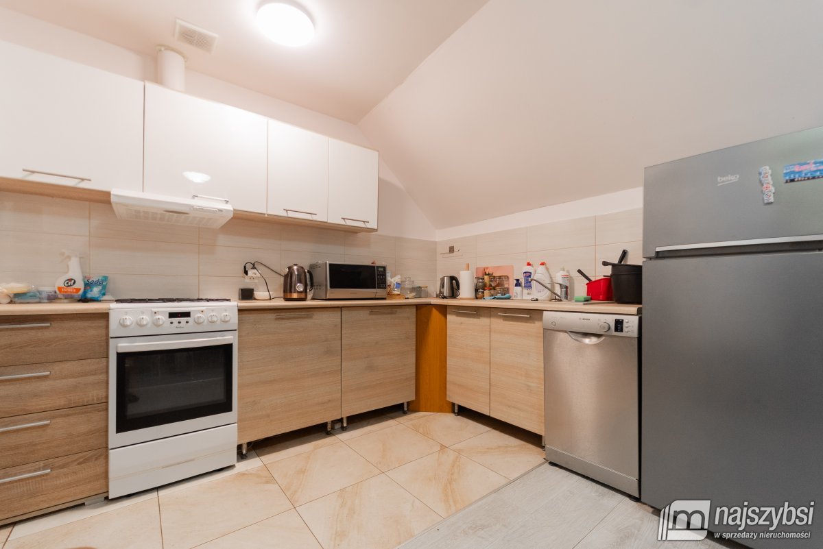 Bienice - hale  z budynkiem  mieszkalnym (31)