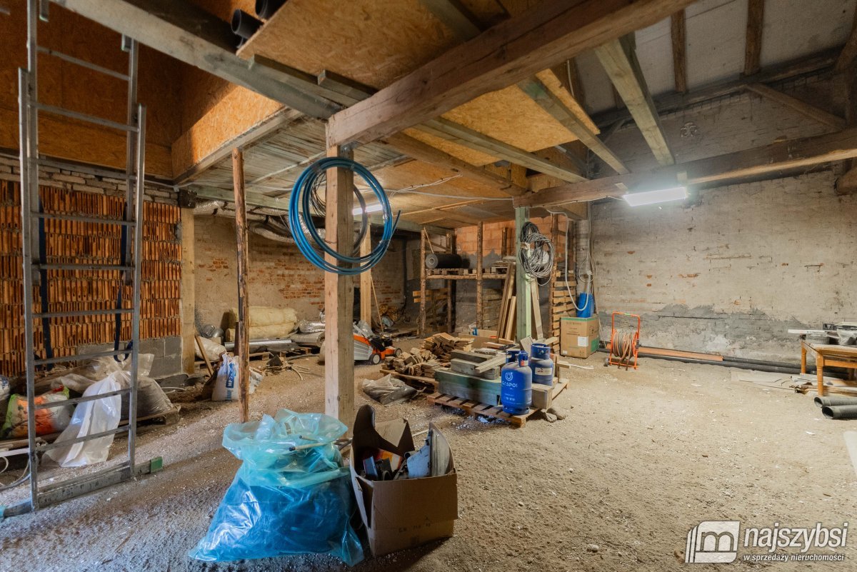 Bienice - hale  z budynkiem  mieszkalnym (35)