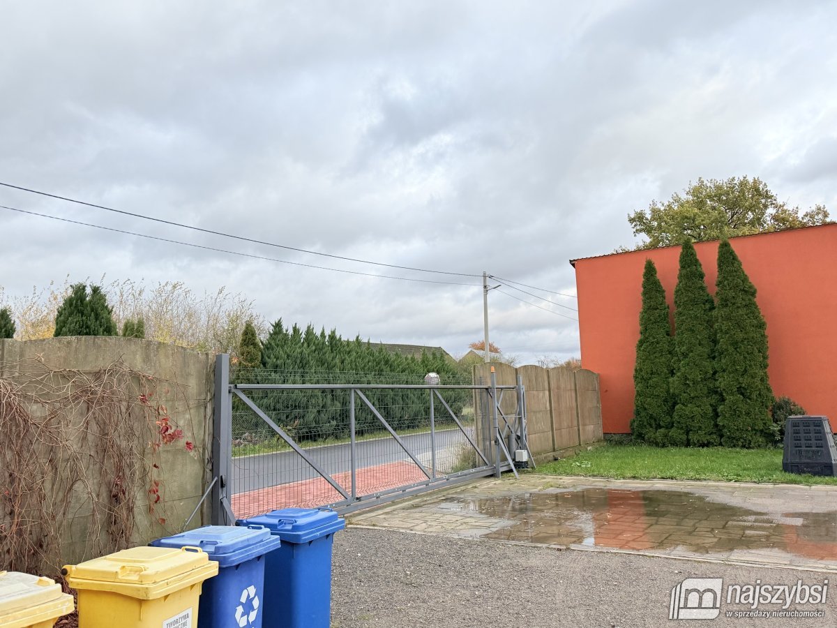 Bienice - hale  z budynkiem  mieszkalnym (37)