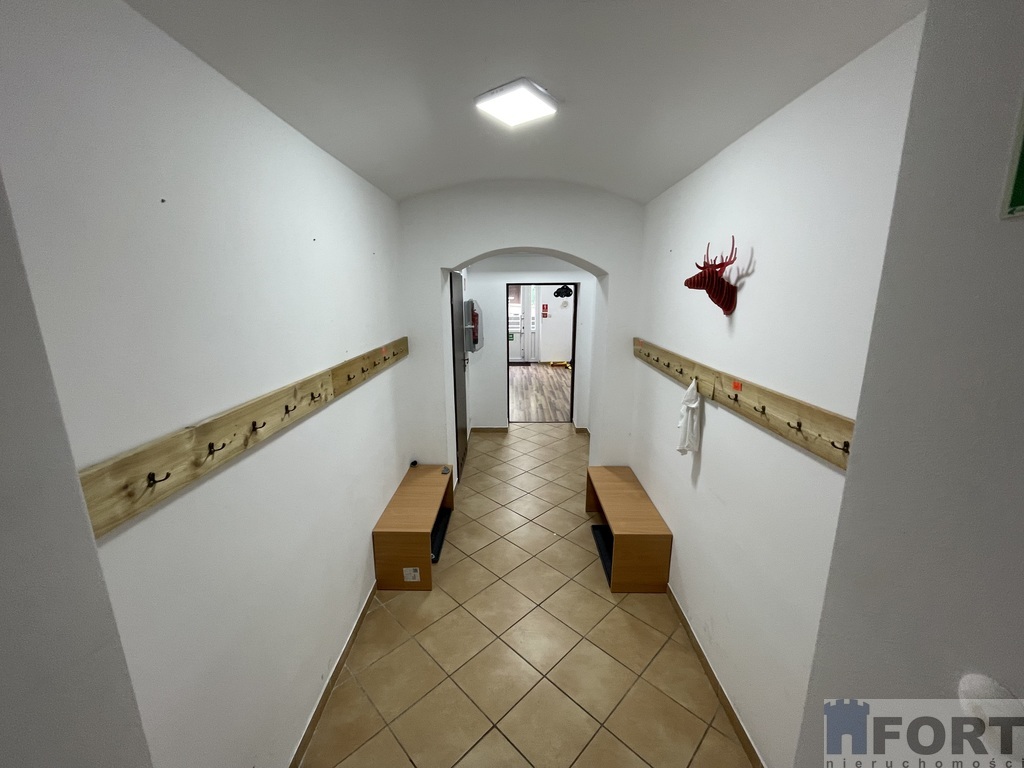 Lokal na gabinety urody, fitness centrum, klubik (8)