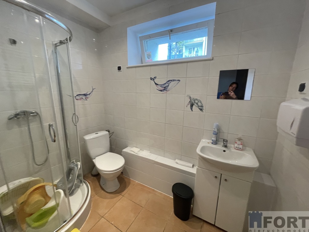 Lokal na gabinety urody, fitness centrum, klubik (9)