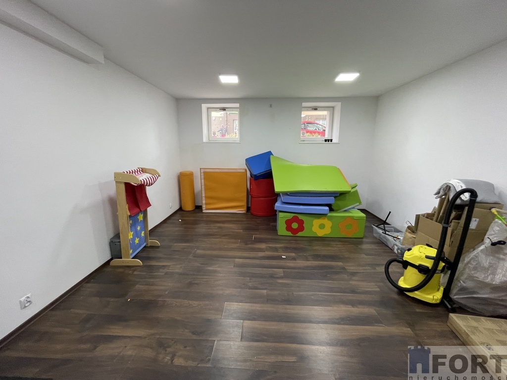 Lokal na gabinety urody, fitness centrum, klubik (15)