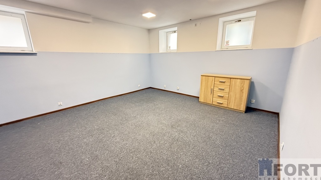 Lokal na gabinety urody, fitness centrum, klubik (3)