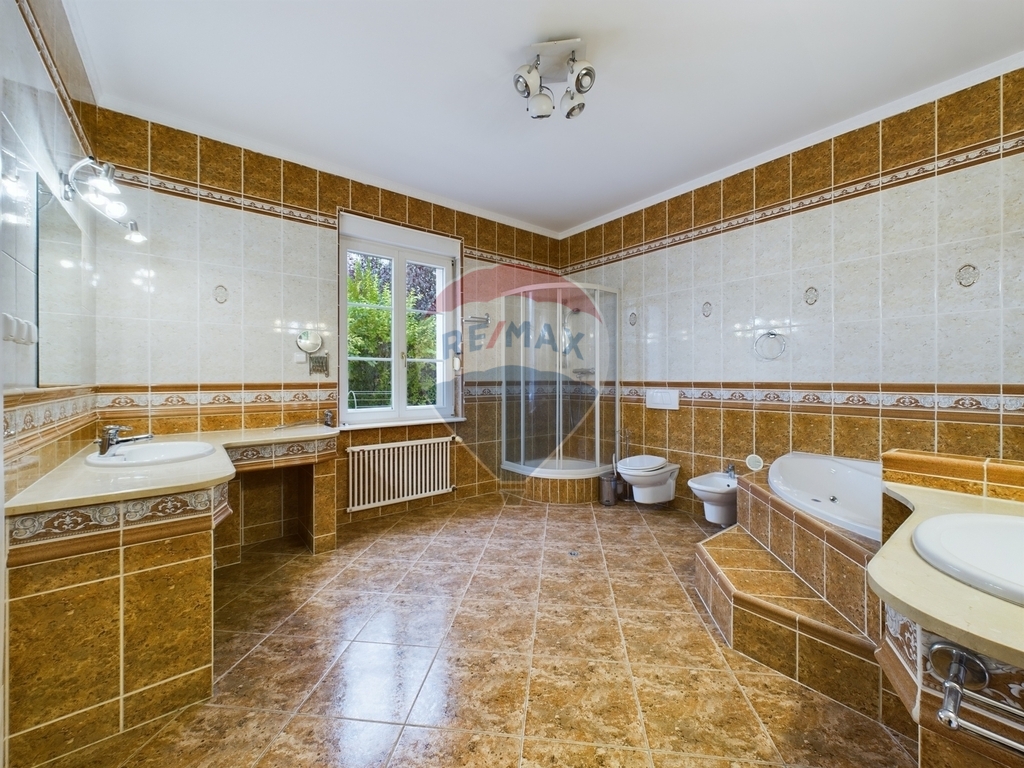 Willa z przestronnymi wnętrzami w Nowych Bielicach (11)