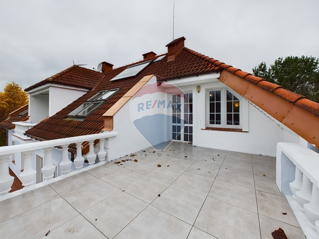 Willa z przestronnymi wnętrzami w Nowych Bielicach (29)