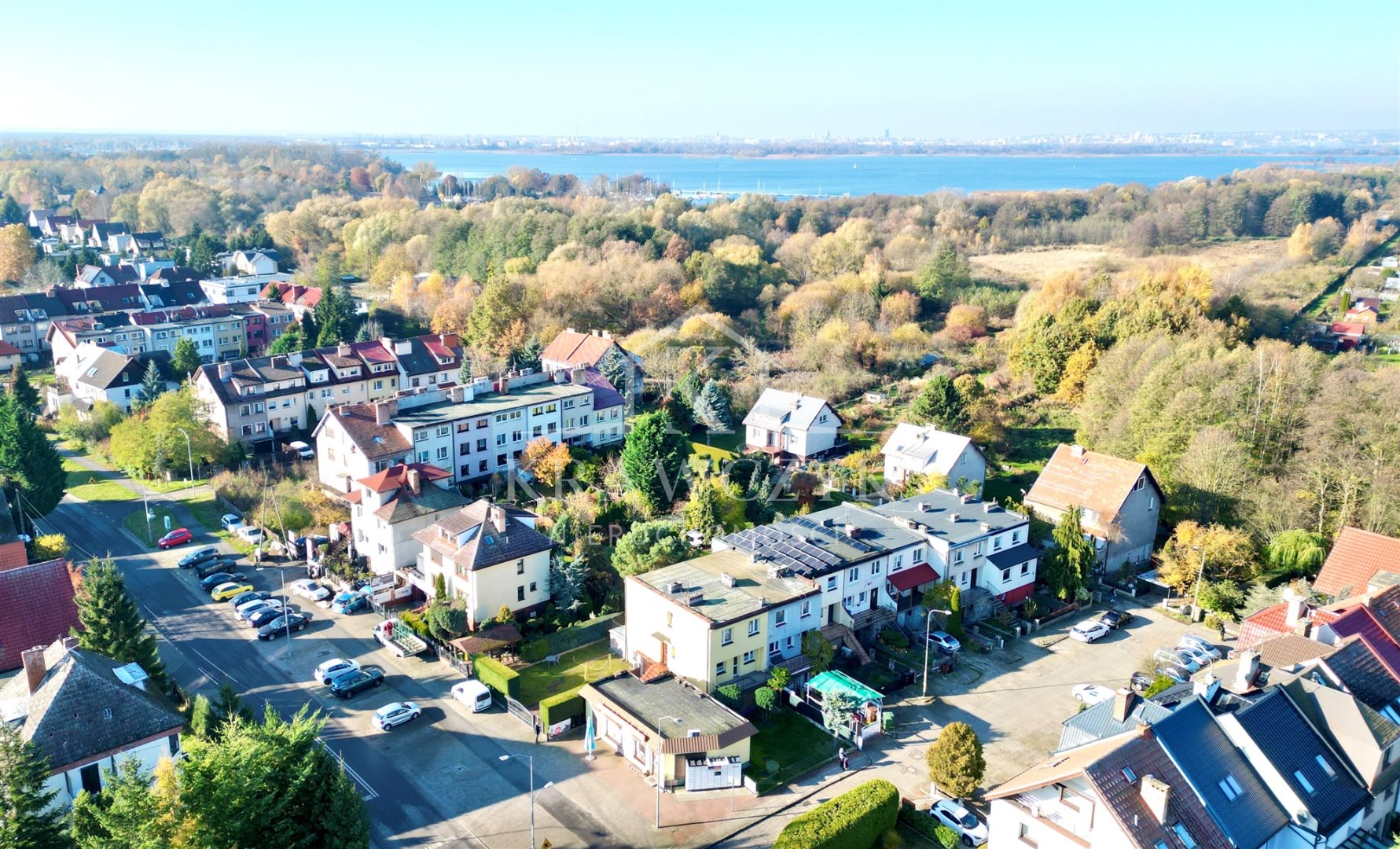 DOM W ZABUDOWIE SZEREGOWEJ Z LOKALEM - PRAWOBRZEŻE (1)