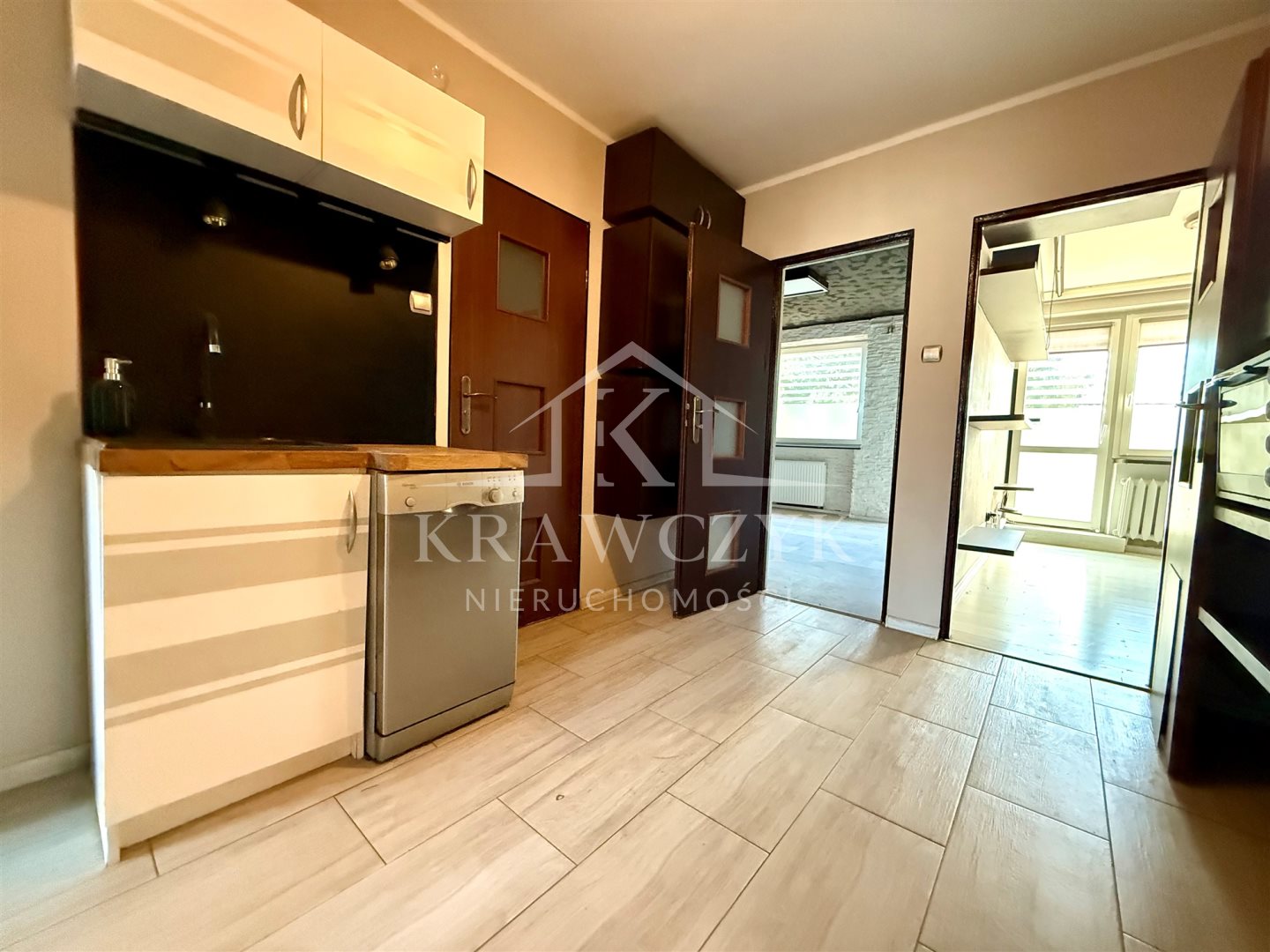 DOM W ZABUDOWIE SZEREGOWEJ Z LOKALEM - PRAWOBRZEŻE (15)