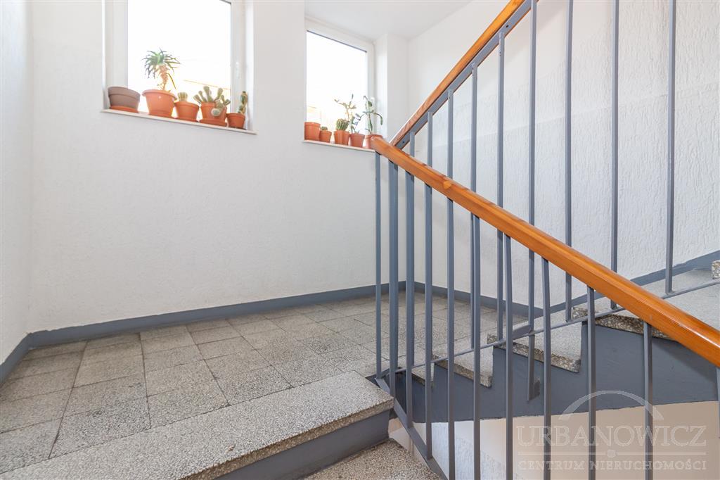 3-pok. mieszkanie na 1 piętrze z loggią i garażem. (12)