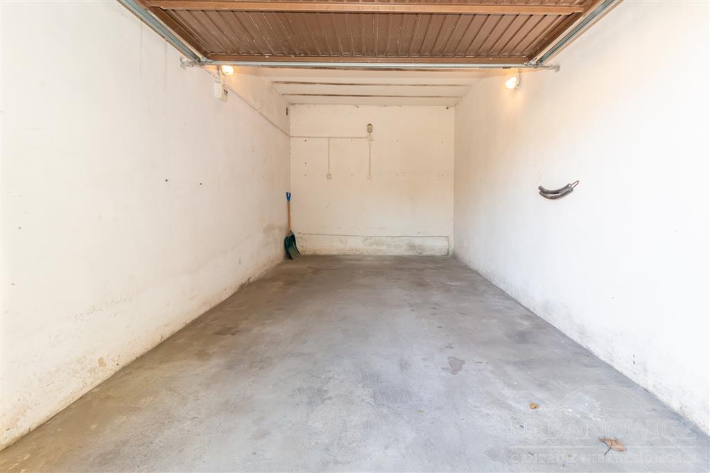 3-pok. mieszkanie na 1 piętrze z loggią i garażem. (14)