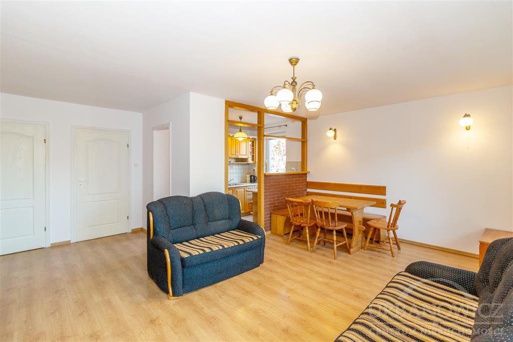 3-pok. mieszkanie na 1 piętrze z loggią i garażem. (2)