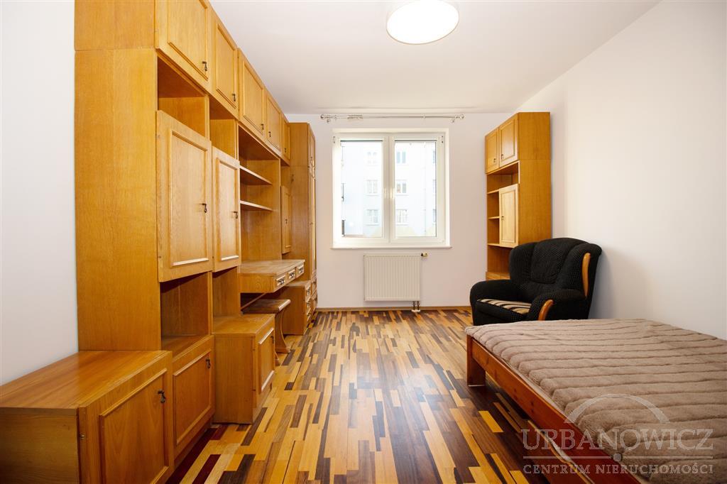 3-pok. mieszkanie na 1 piętrze z loggią i garażem. (9)