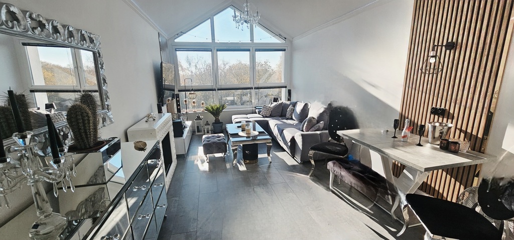 Wyposażone mieszkanie z widokiem na rzekę (2)