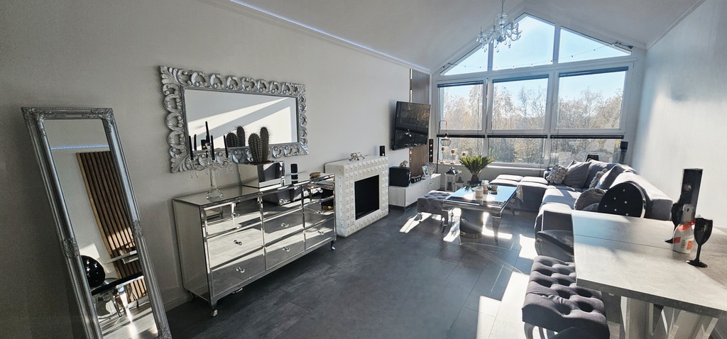 Wyposażone mieszkanie z widokiem na rzekę (1)