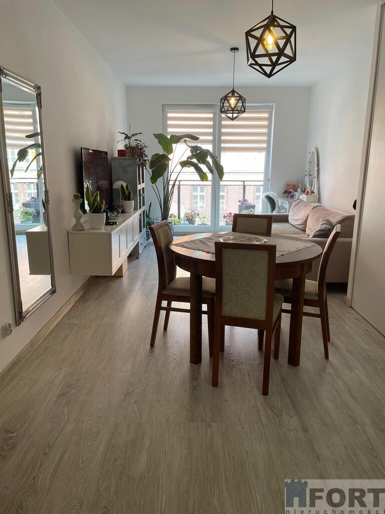 Kawalerka przy Zwycięzców, 2 piętro (5)