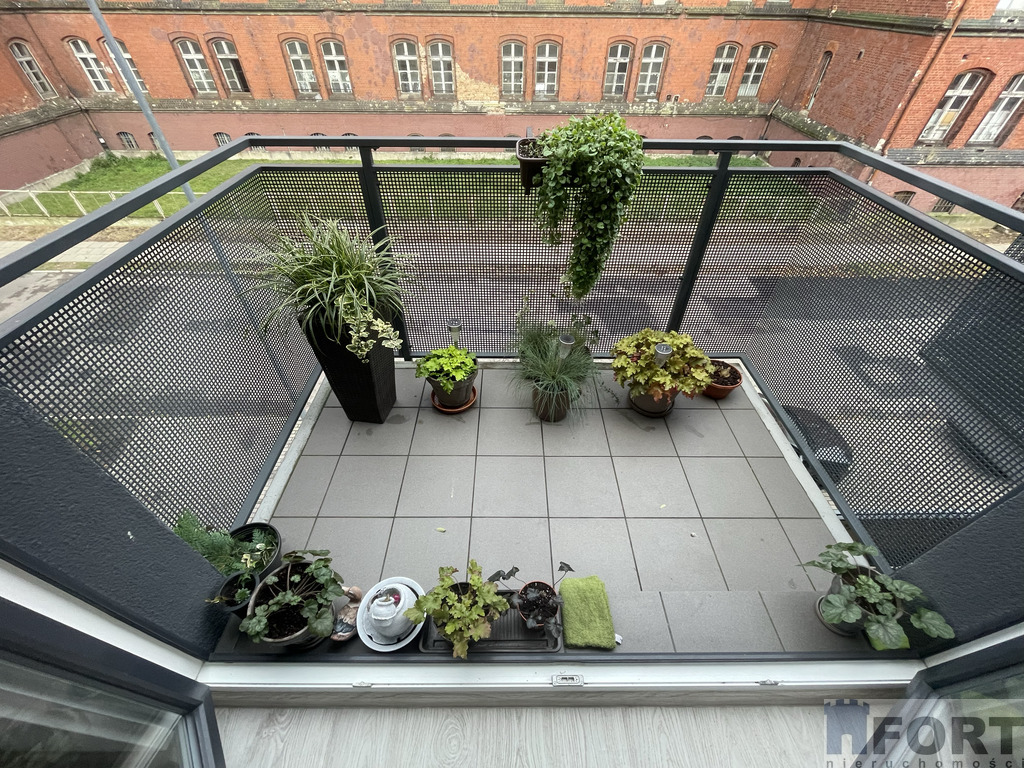 Kawalerka przy Zwycięzców, 2 piętro (6)