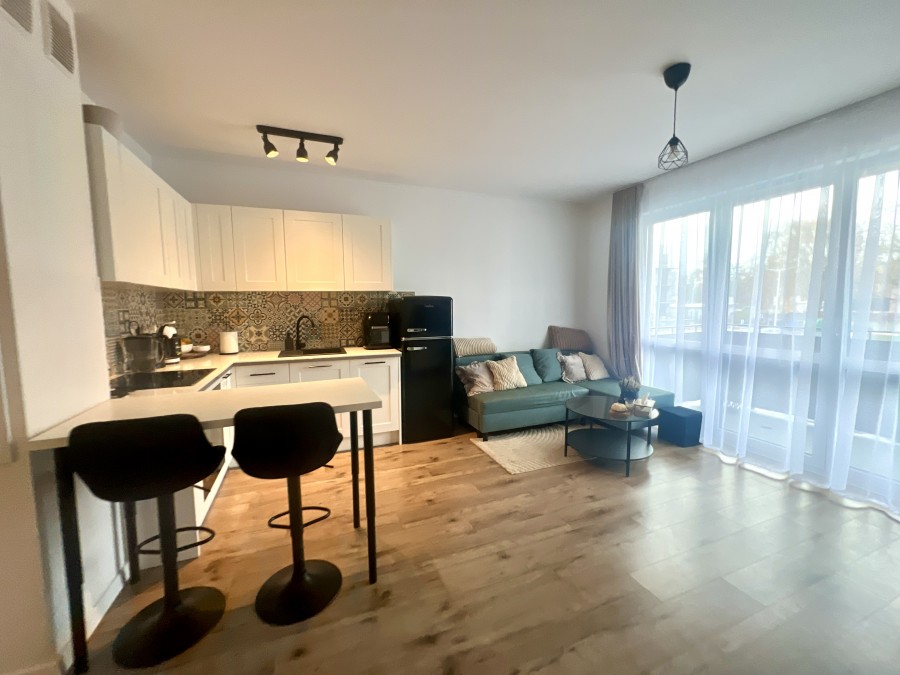 Nowy Apartament z Balkonem i Prywatnym Parkingiem (6)