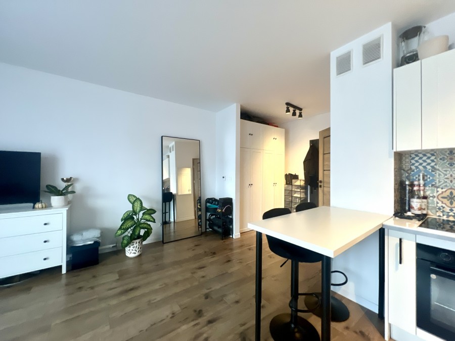 Nowy Apartament z Balkonem i Prywatnym Parkingiem (7)