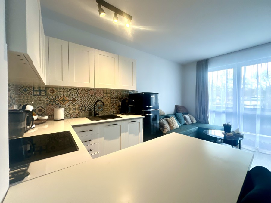 Nowy Apartament z Balkonem i Prywatnym Parkingiem (11)