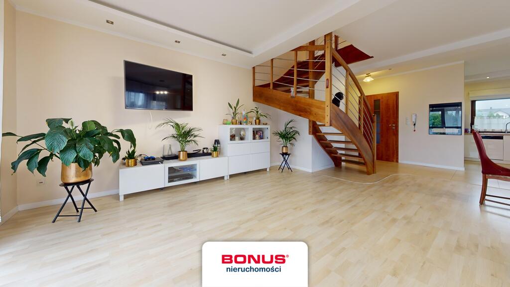 Nowoczesny dom z dużą działką, cena do negocjacji (2)