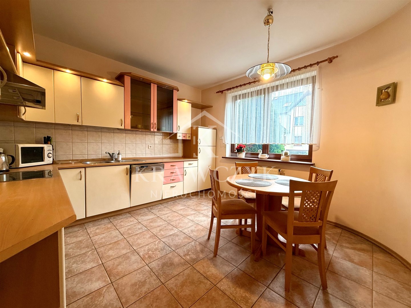 Gumieńce, Wolnostojący, Lokalizacja,Infrastruktura (5)