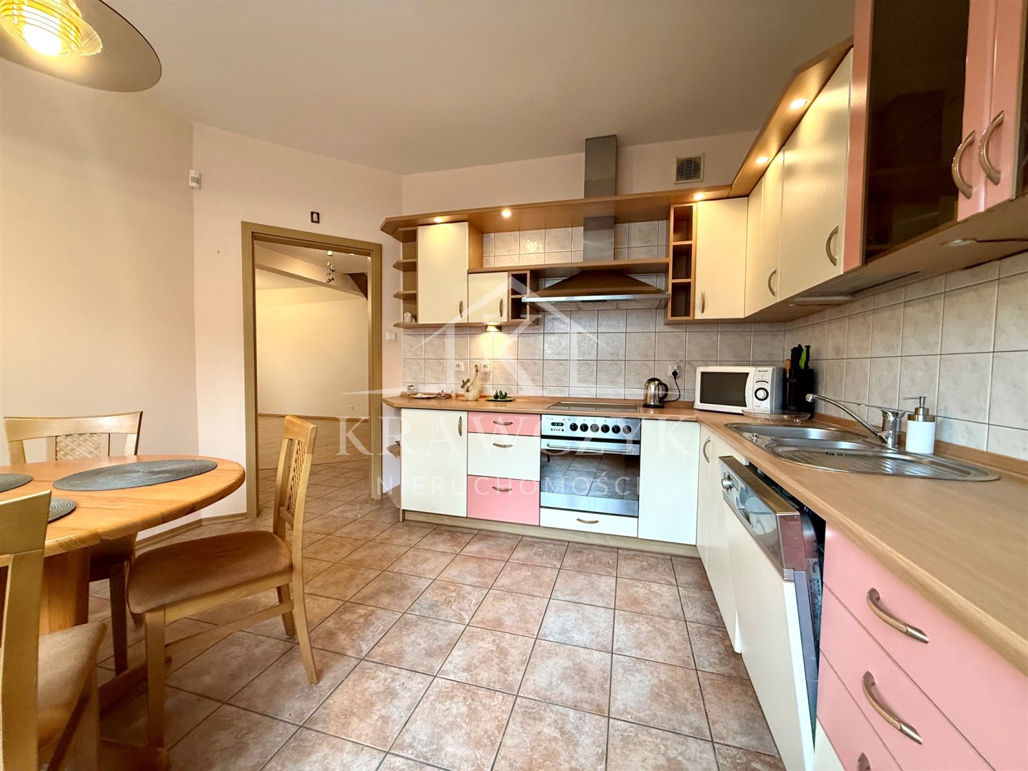 Gumieńce, Wolnostojący, Lokalizacja,Infrastruktura (7)