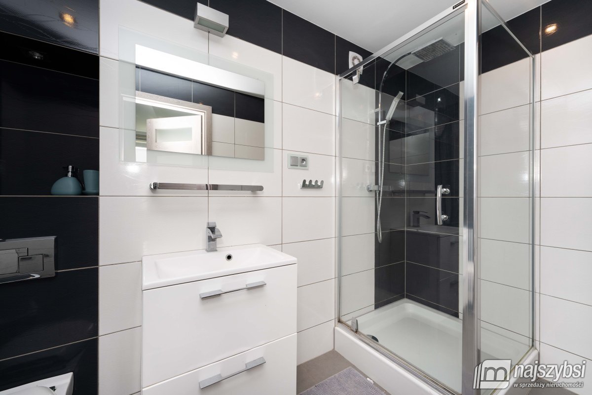 Międzywodzie- dochodowy pensjonat nad morzem (13)