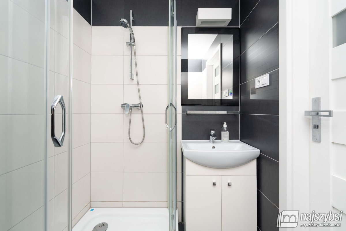 Międzywodzie- dochodowy pensjonat nad morzem (7)