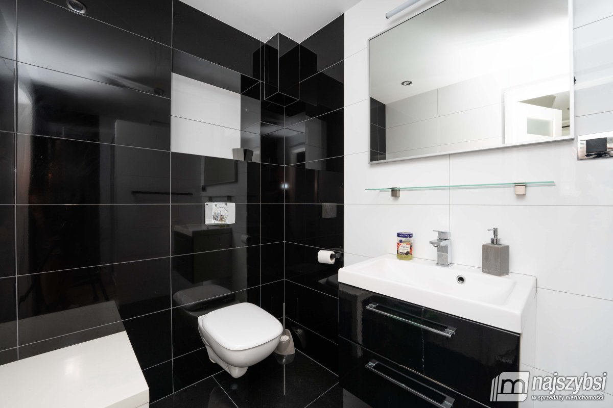 Międzywodzie- dochodowy pensjonat nad morzem (9)