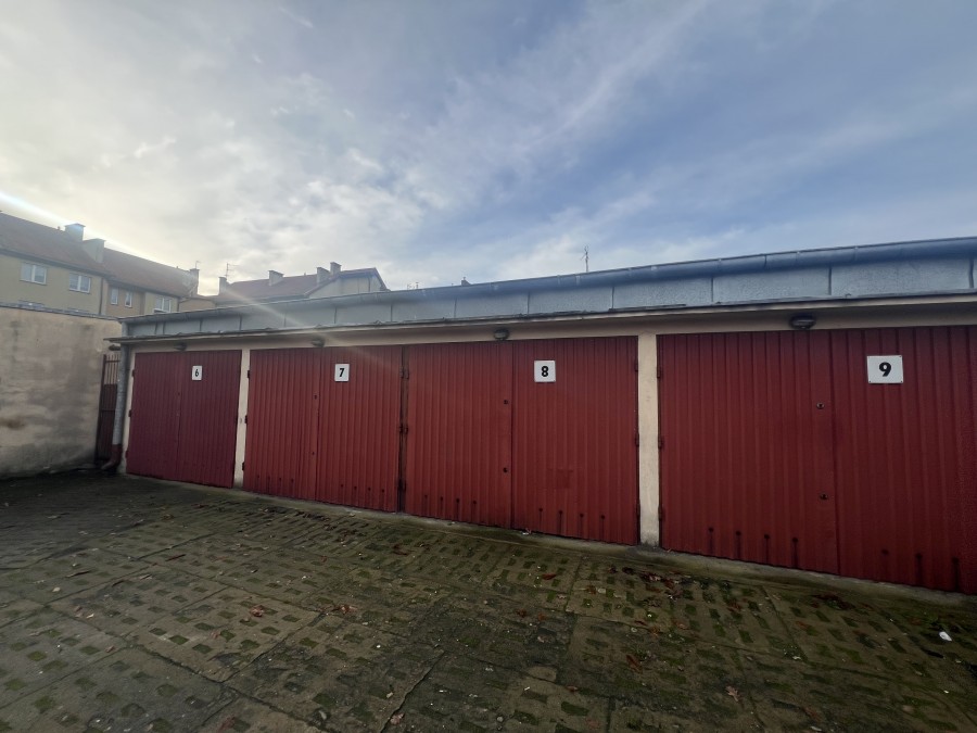 GARAŻ MUROWANY WOJSKA POLSKIEGO LIMANOWSKIEGO (1)