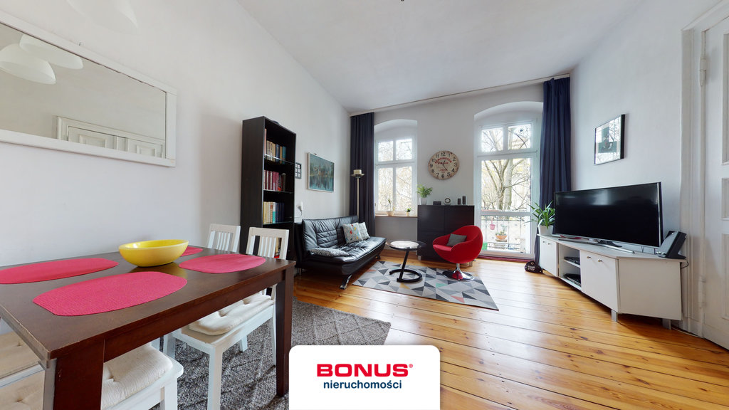 Trzy pokoje na pierwszym piętrze w centrum miasta (2)