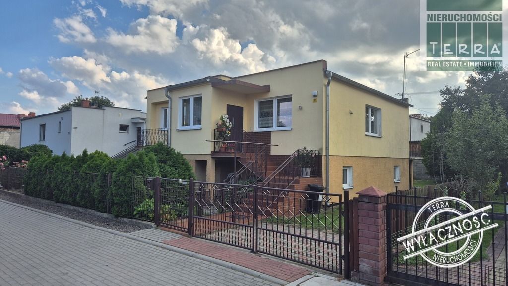 Wygodny dom dla 4 osobowej rodziny. (1)