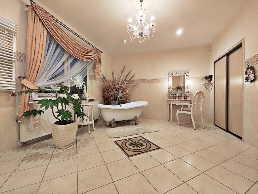 Piękny dom i duża hala. (10)