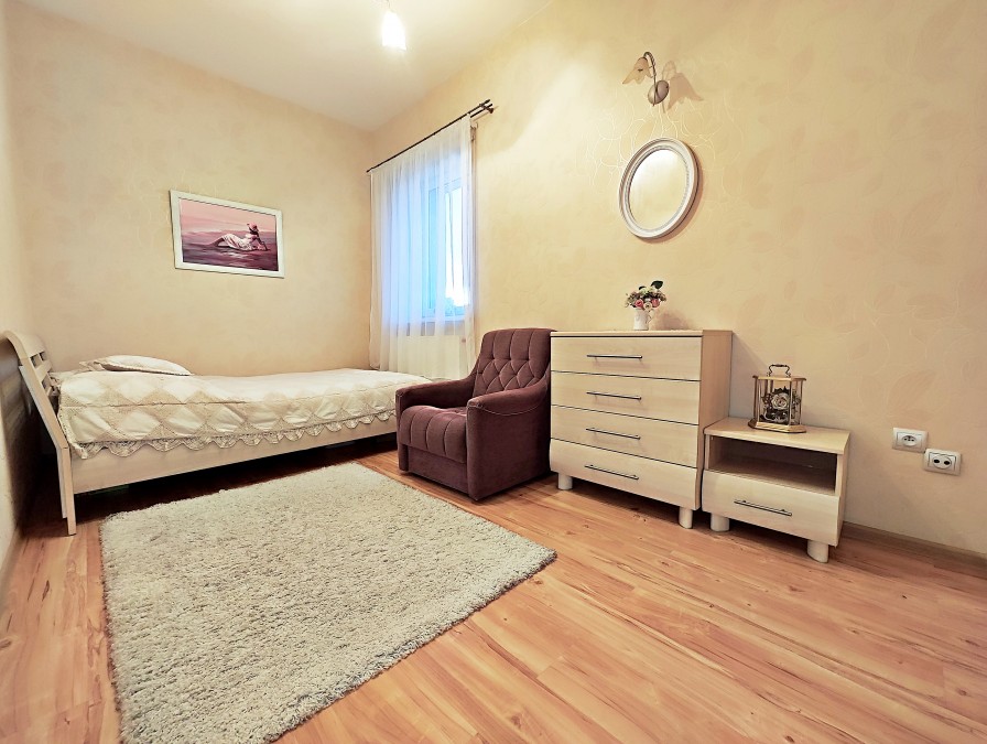 Piękny dom i duża hala. (15)