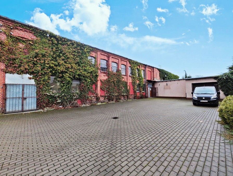 Hala/magazyn usługowa + dom jednorodzinny (7)