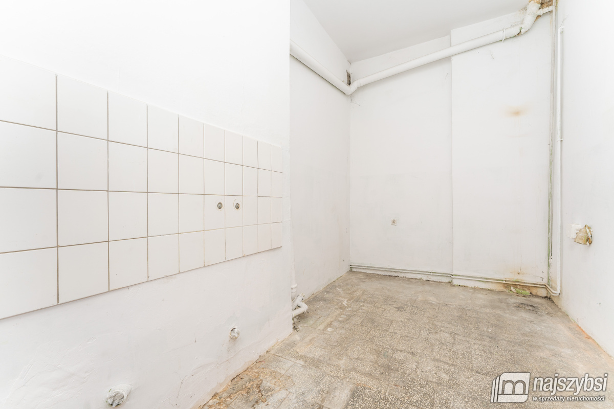 RESKO LOKAL NA WYNAJEM 140 M2 (11)