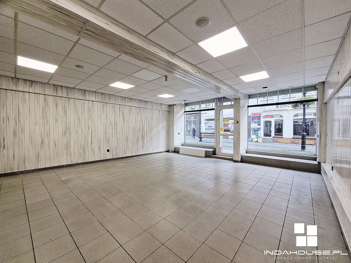 Lokal przy deptaku. Centrum Darłowa (3)
