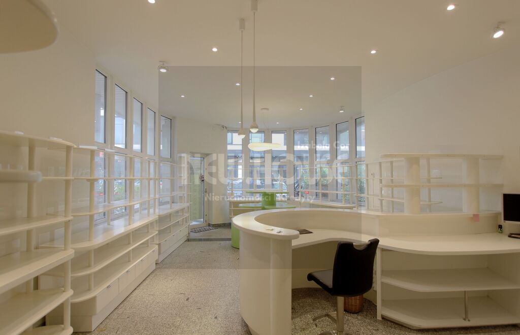 Lokal przy Bramie Portowej - duże witryny! (1)