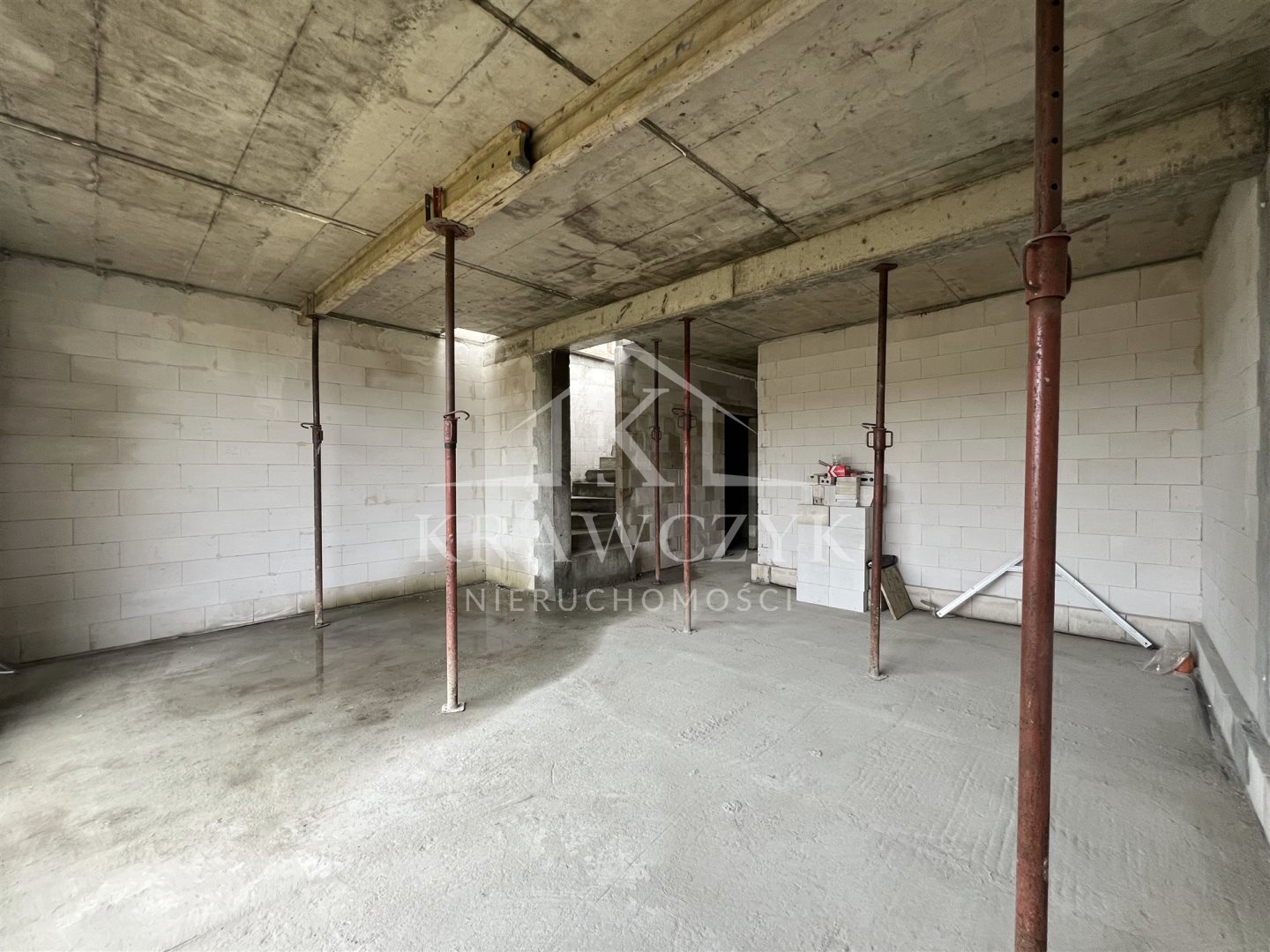 5 pokojowy bliźniak z garażem, trawa, ogrodzenie. (1)