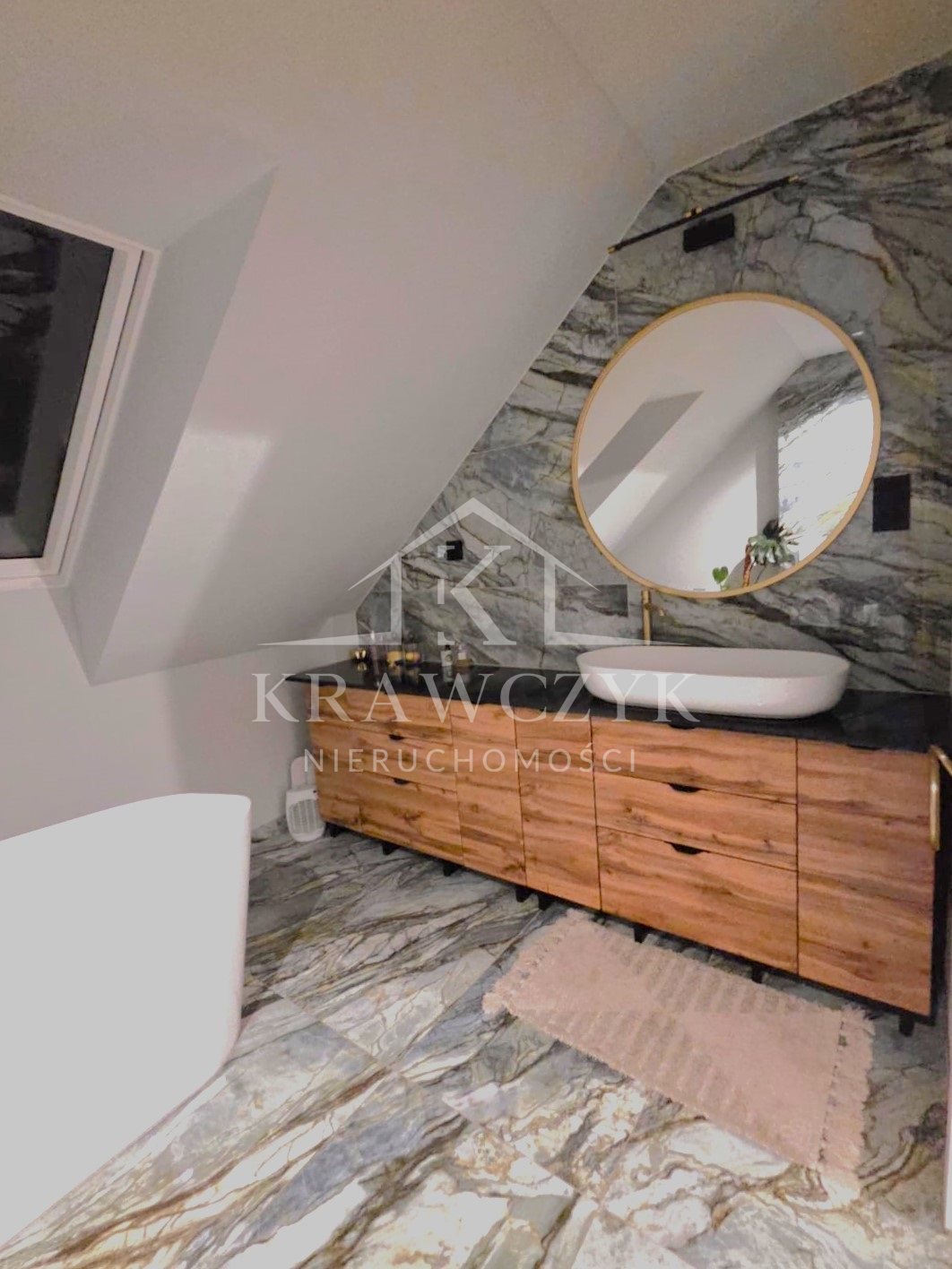 W pełni wykończony bliźniak z garażem w bryle- (6)