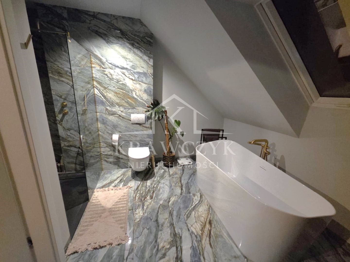 W pełni wykończony bliźniak z garażem w bryle- (7)